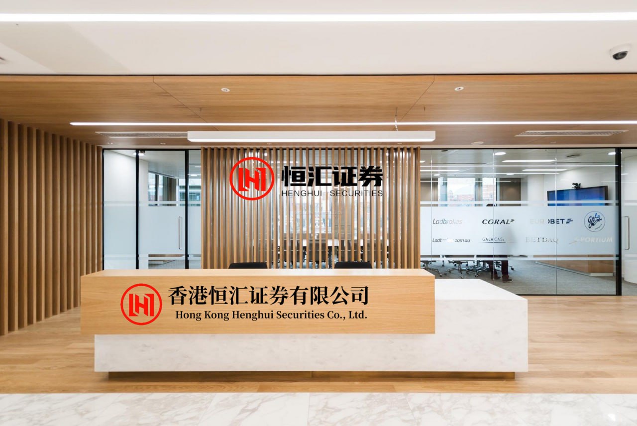 宏益配资APP下载 倪海厦：要想身体好，其实很简单，做好这三个动作。 第一 常闭眼，用眼过度 ，会大量消耗你的精气神。 第二 守住嘴，话说多了伤元气。 第三 守住你的心，心藏神，学会静下心来，守住自己的心神。我曾是中医馆最忙的学徒，老师却总说我看不清要害。有次抓药到深夜，他按住我的手腕：“你的脉象像跑...